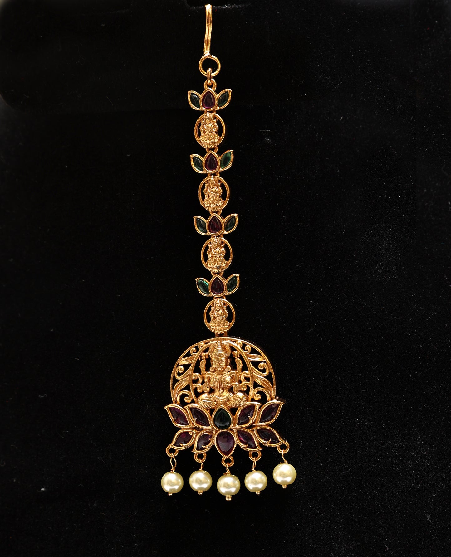 Opulent Royal Maang Tikka