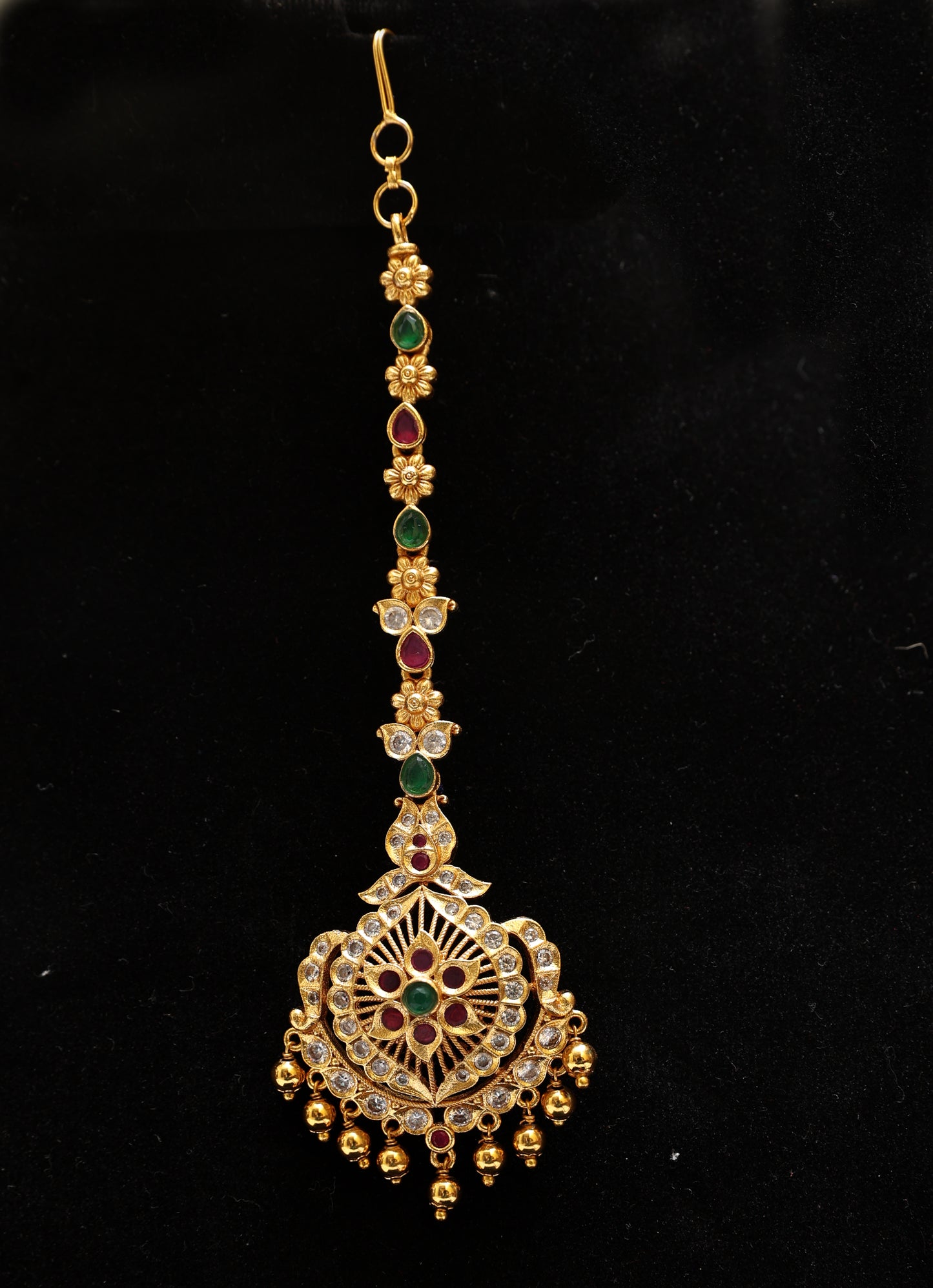 Enchanting Heritage Maang Tikka