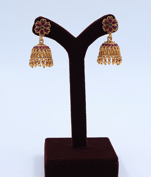 Alluring Floral Stone Necklace Set