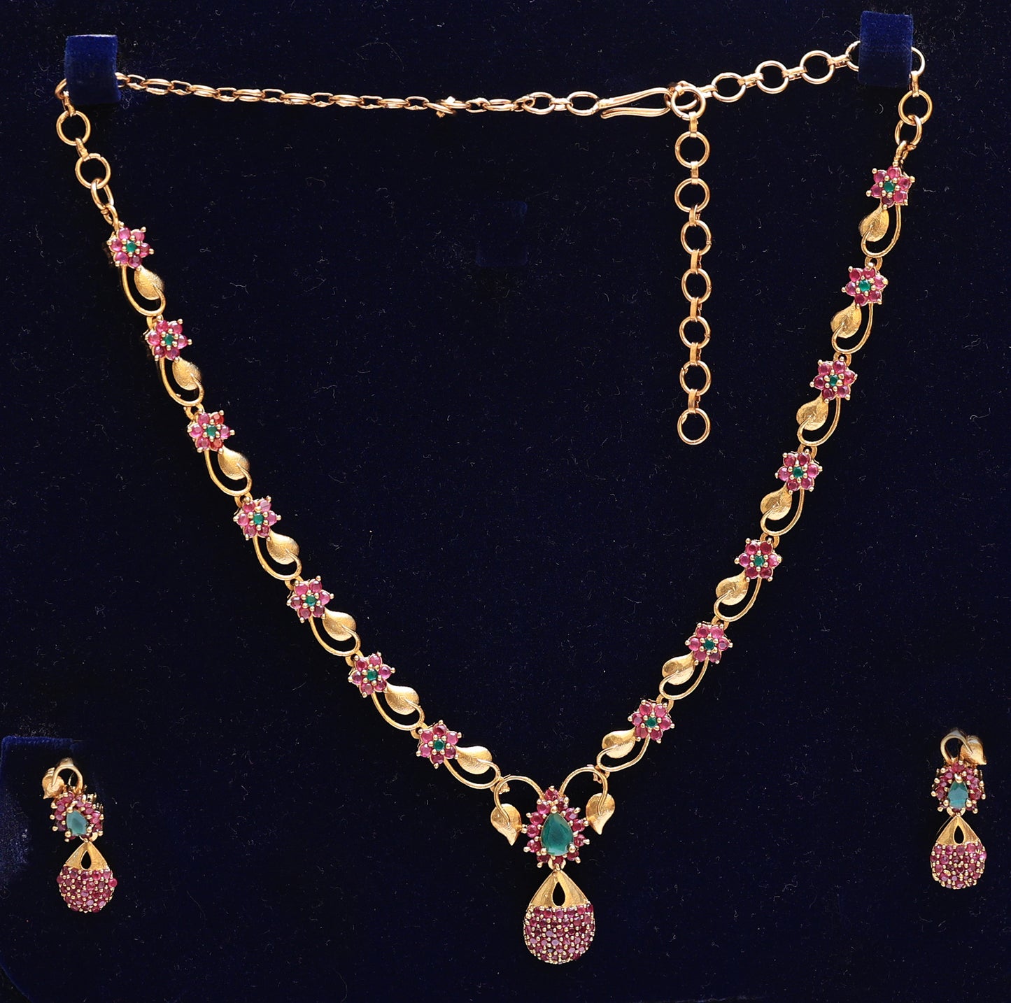 Shimmering Floral Gold Toned Necklace Set