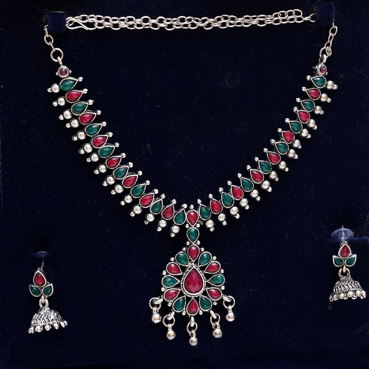 Beautiful Red and Green Stones Necklace Set
