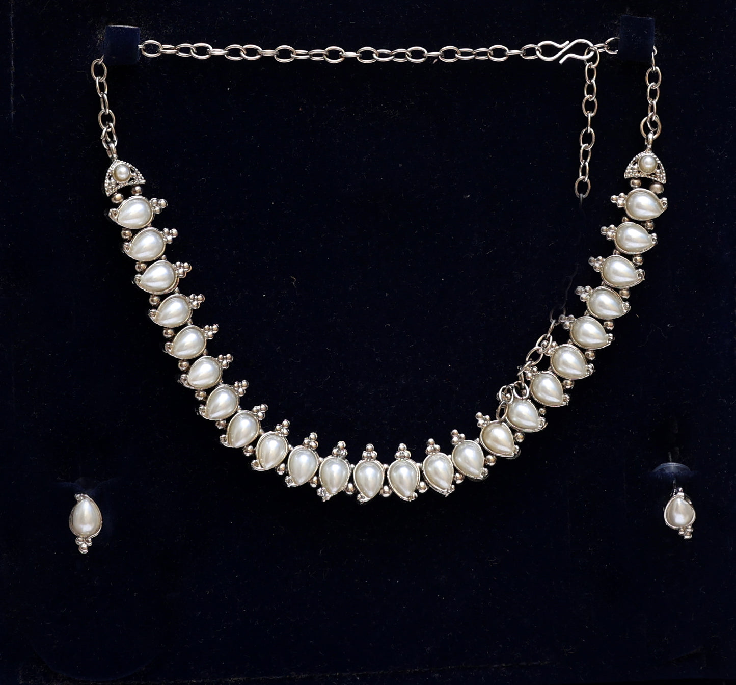 Elegant Mango Shaped Pearl Necklace Set