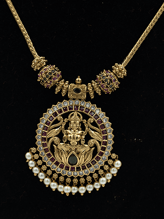 Gold and Pearl Goddess Necklace Set