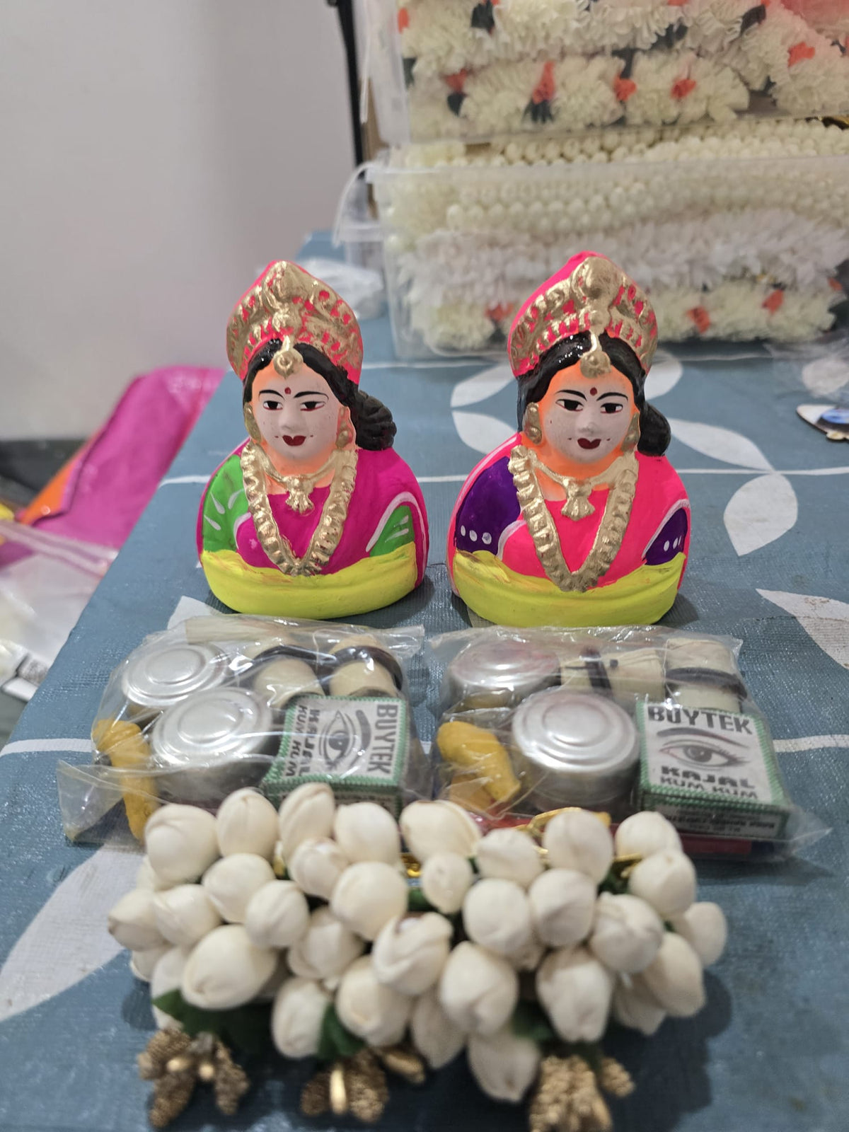 Gowri Idol Set With Flowers