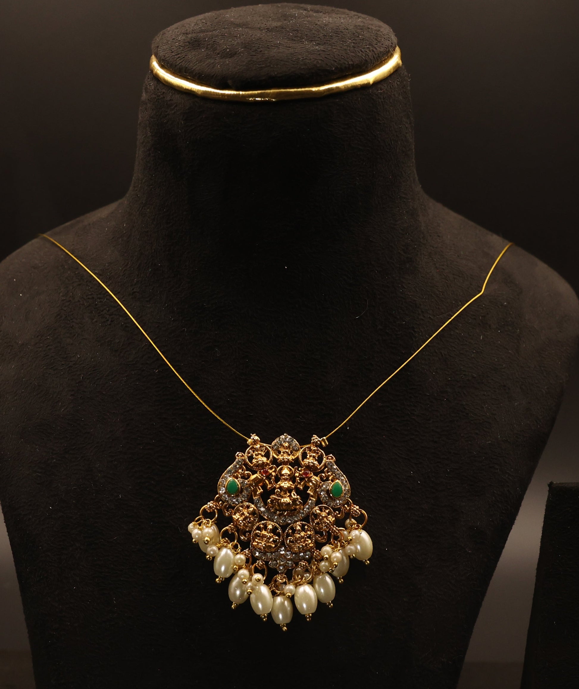 Gold chain with gold plated pendent 