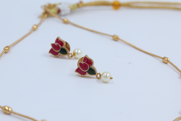 Charming Pearl Drop Floral Necklace Set
