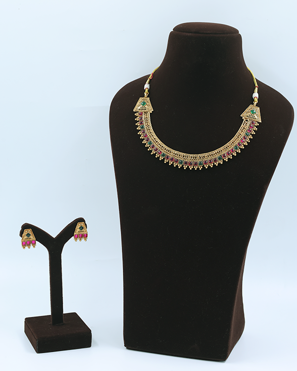 Heritage Arrow Motif Necklace Set