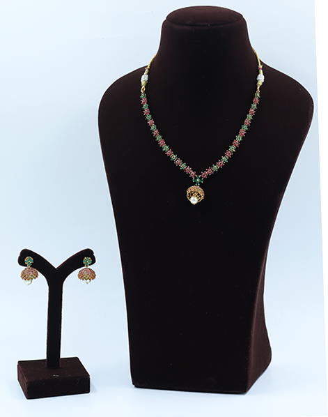 Delicate Floral Pendant Necklace Set