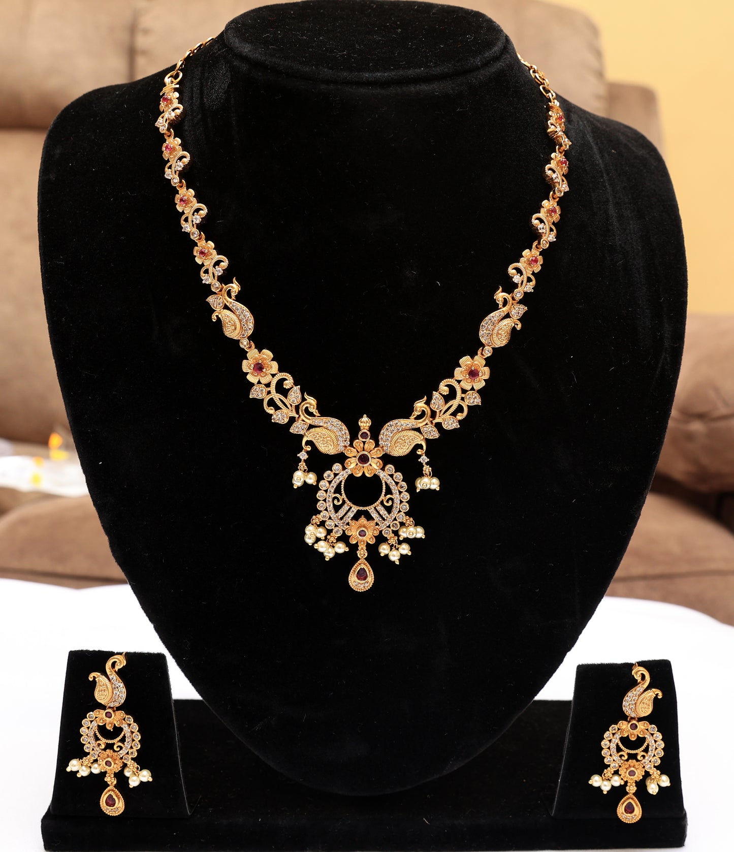 Resplendent Golden Floral Pendant Necklace Set