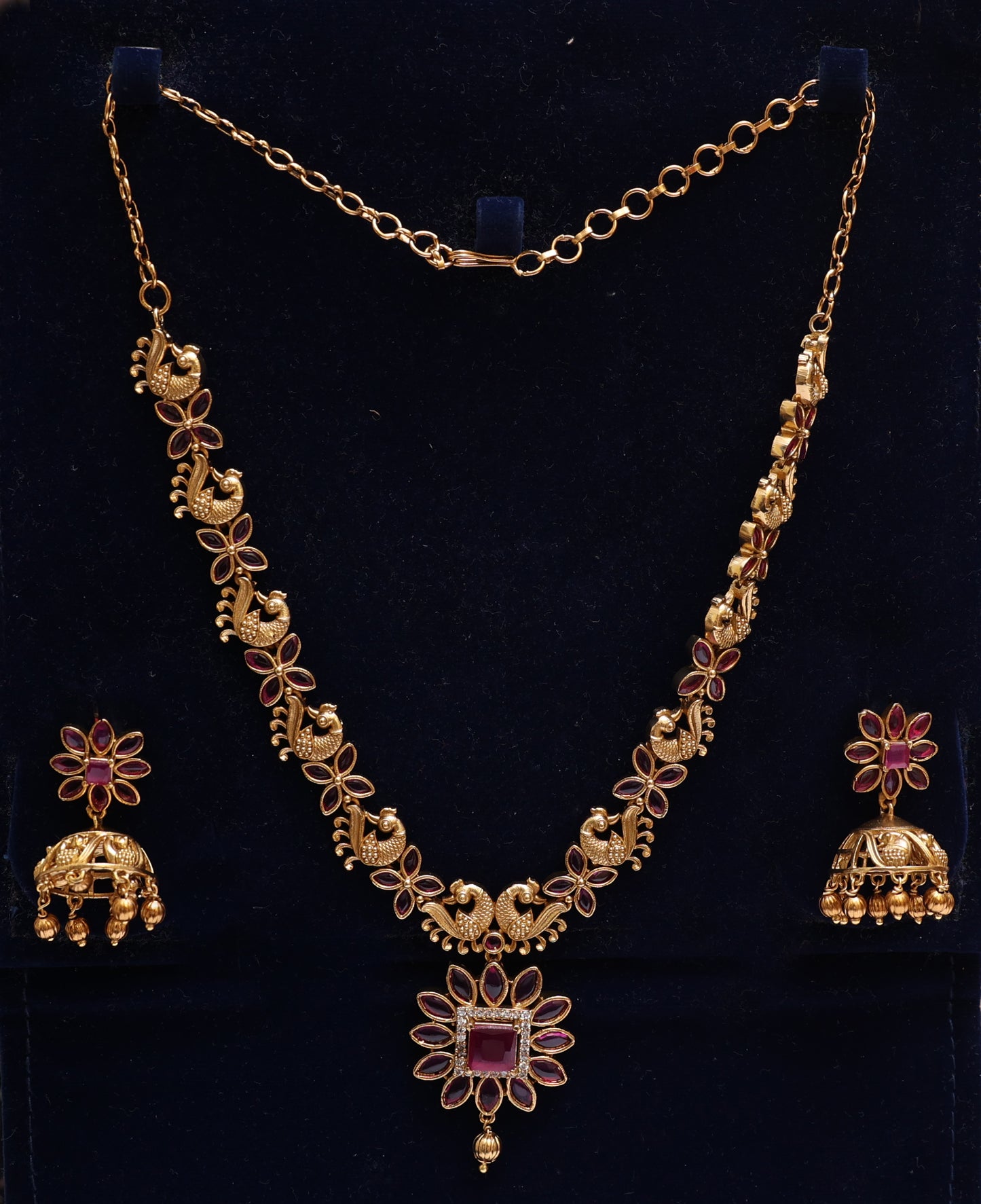 Gold Tone Bird Motif Necklace Set
