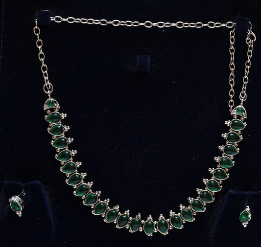 Glimmering Green Elegance Necklace Set